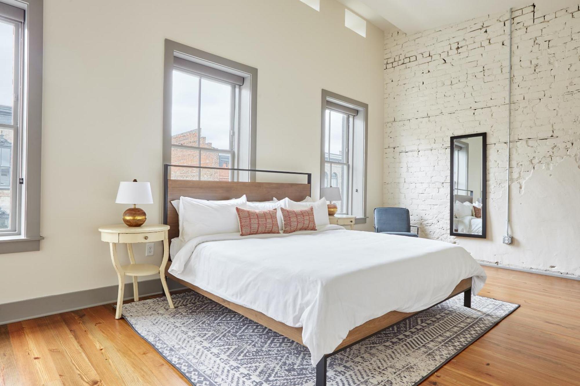 Sonder By Marriott Bonvoy The Broughton Apartments Historic District Savannah Room photo